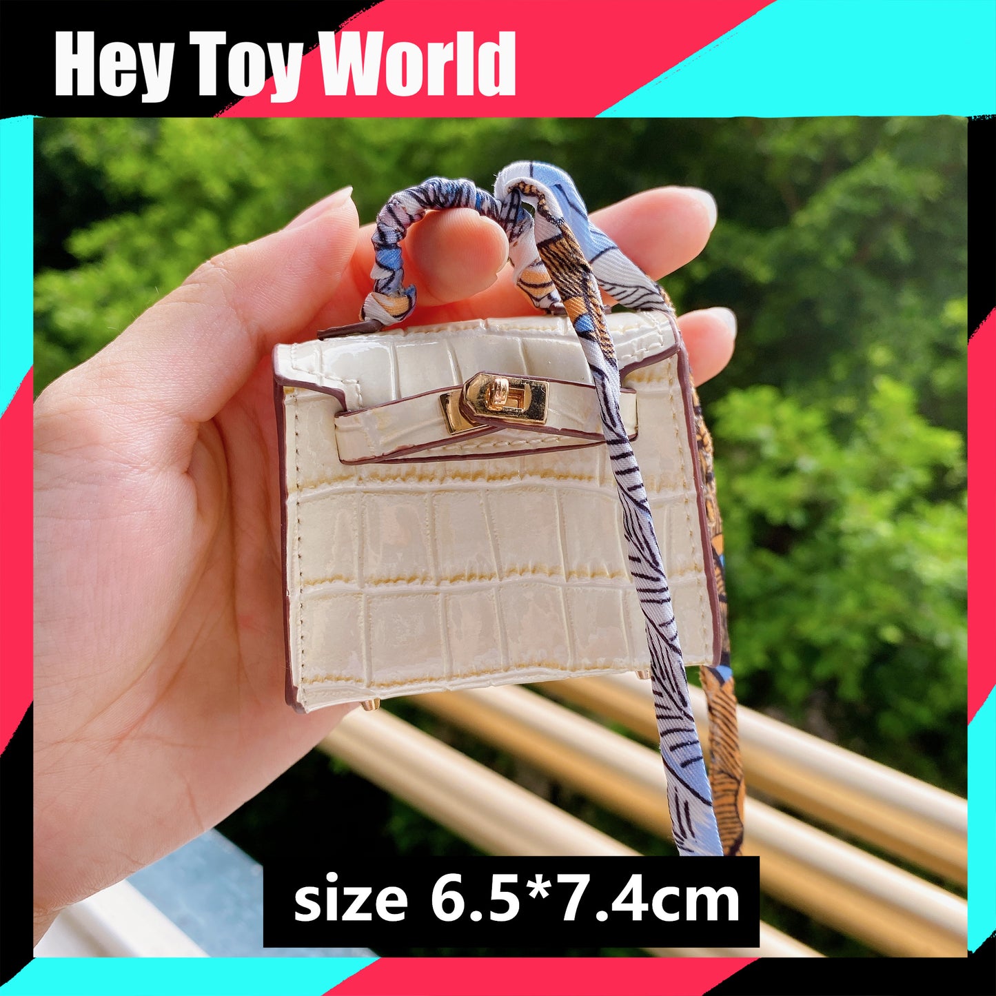 Mini Artificial Leather Bag can be Opened for Doll House Decoration